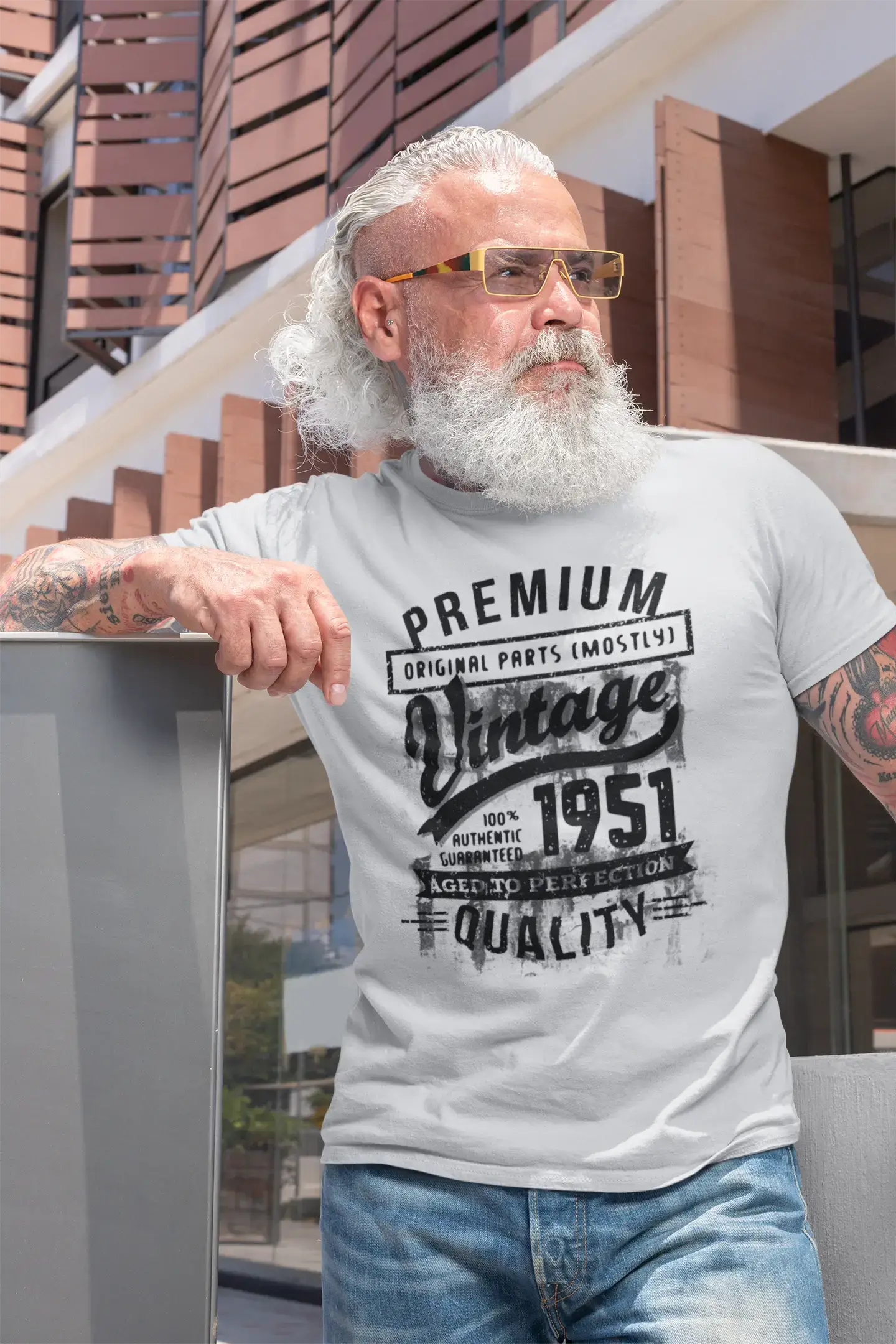 ULTRABASIC - Graphic Men's 1951 Aged to Perfection Birthday Gift T-Shirt