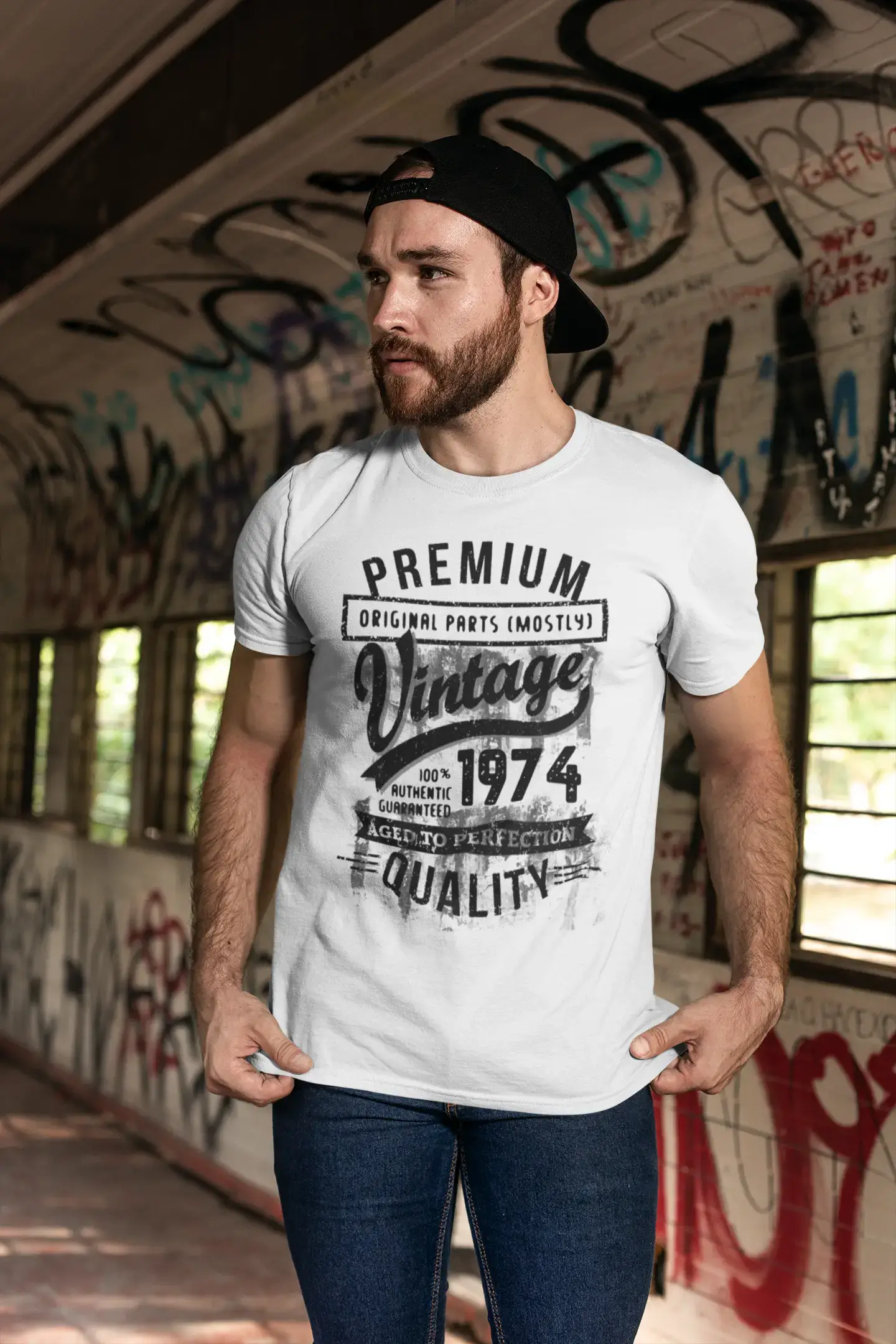 ULTRABASIC - Graphic Men's 1974 Aged to Perfection Birthday Gift T-Shirt