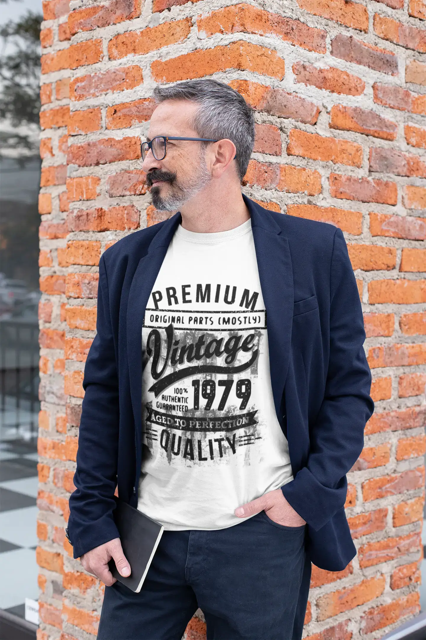 ULTRABASIC - Graphic Men's 1979 Aged to Perfection Birthday Gift T-Shirt