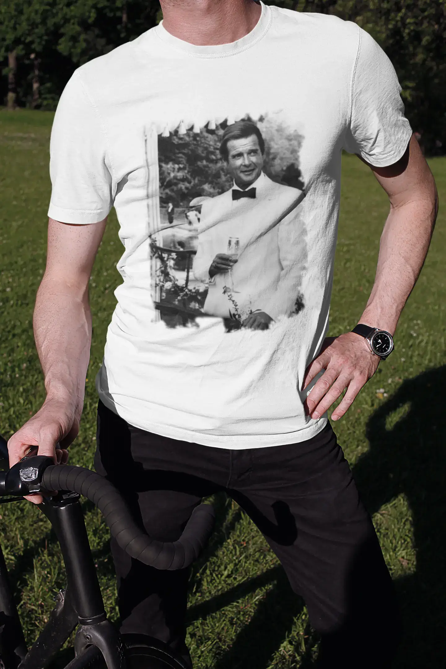 Roger Moore White Suit, White, Men's Short Sleeve Round Neck T-shirt, gift t-shirt 00295