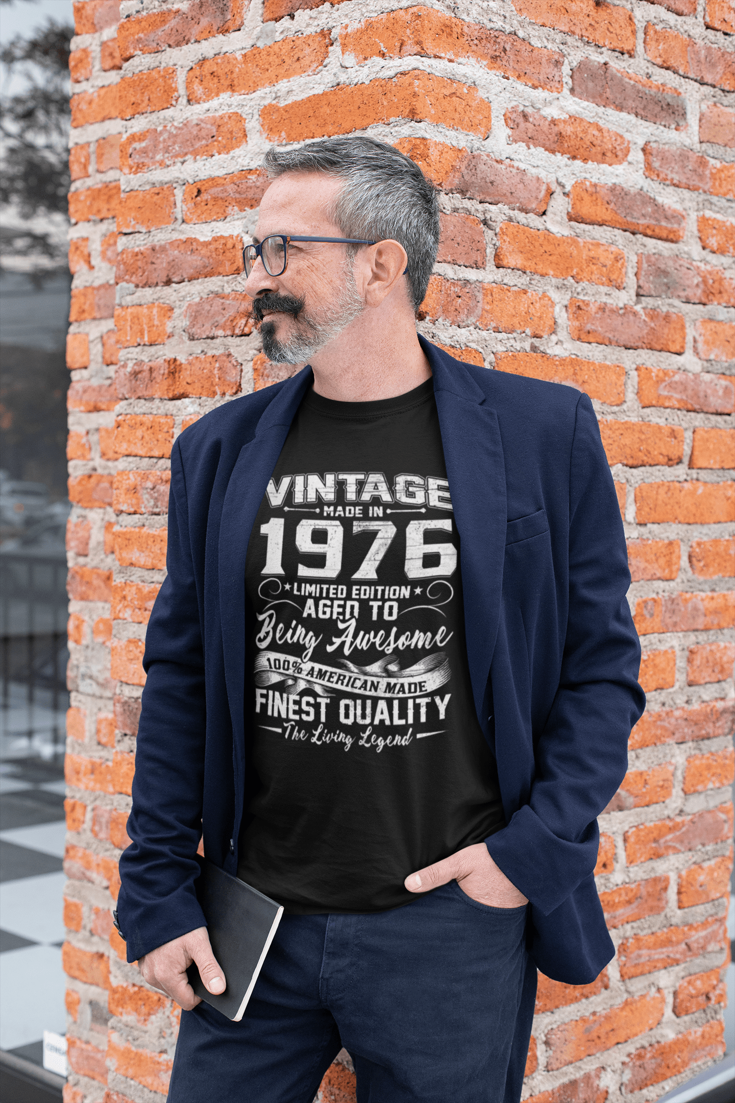 ULTRABASIC Men's T-Shirt Vintage Made in 1976 Aged to Being Awesome - 44th Birthday Tee Shirt